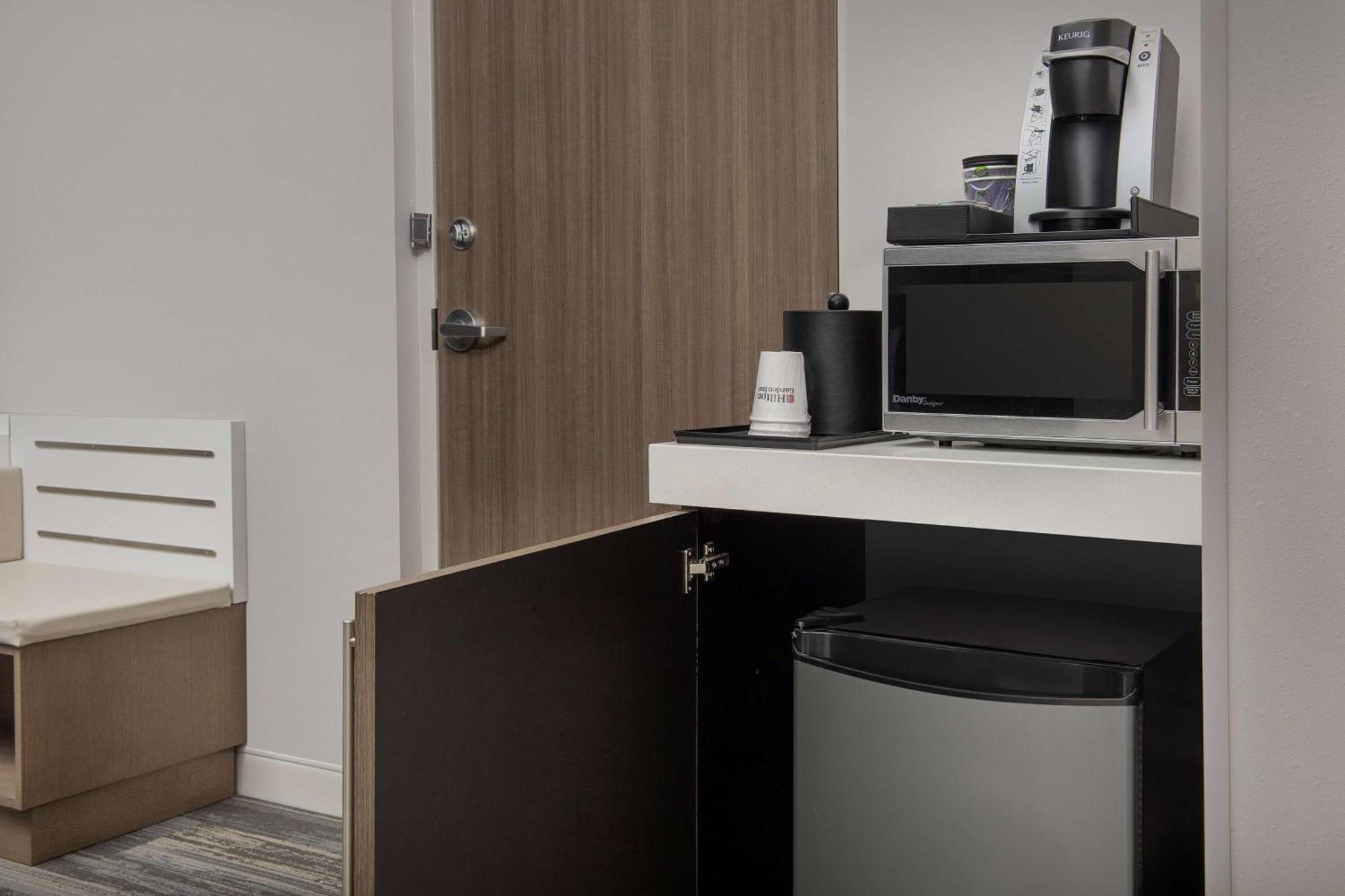 Hilton Garden Inn Columbia Airport, Sc Екстериор снимка